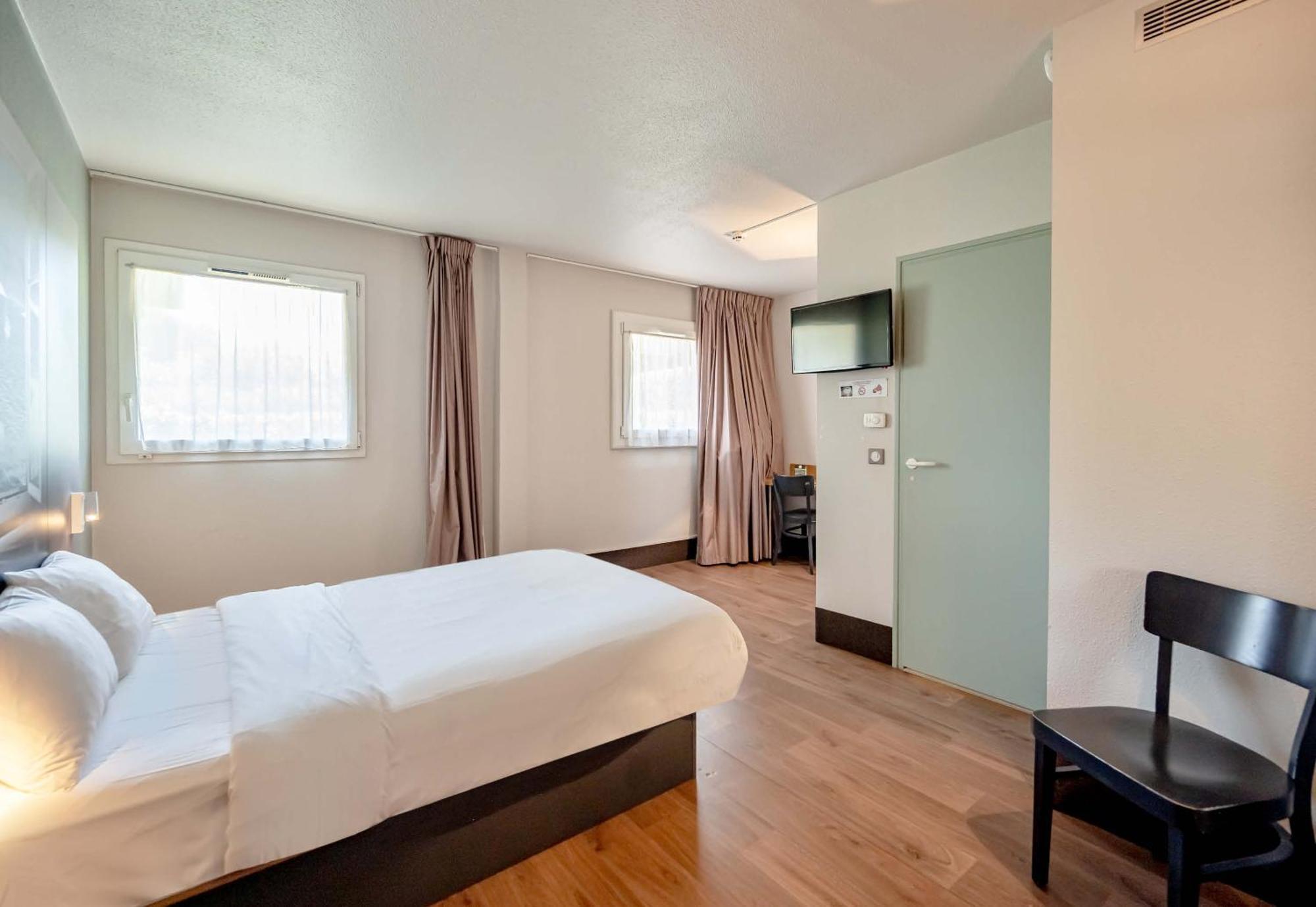 B&B Hotel Йер Экстерьер фото