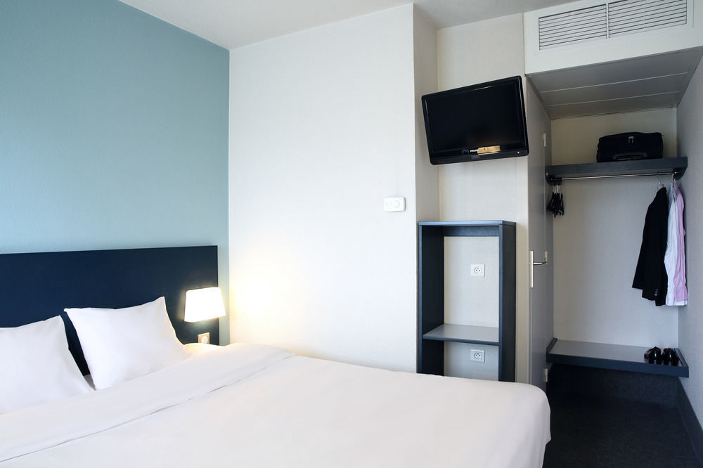B&B Hotel Йер Экстерьер фото
