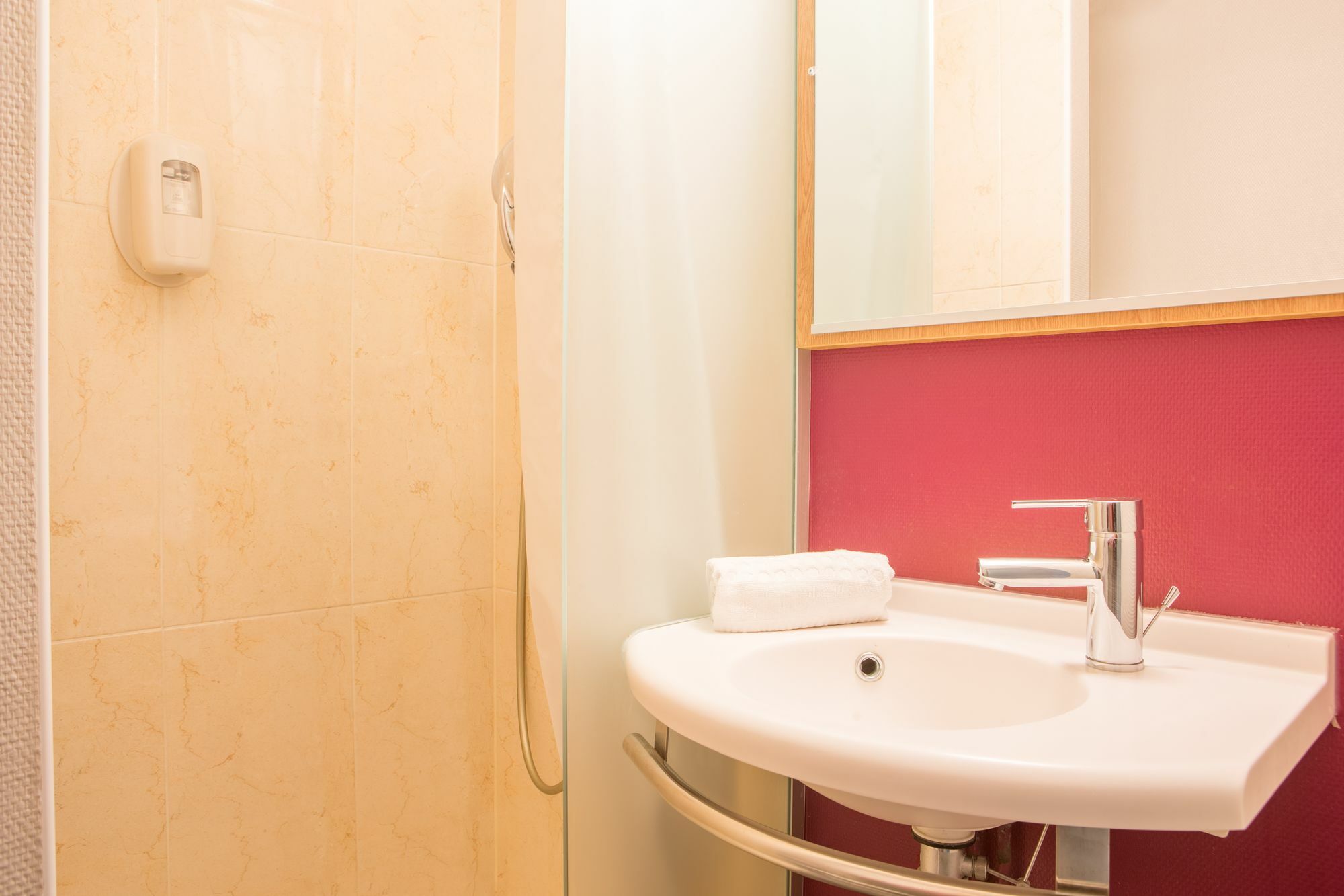 B&B Hotel Йер Экстерьер фото