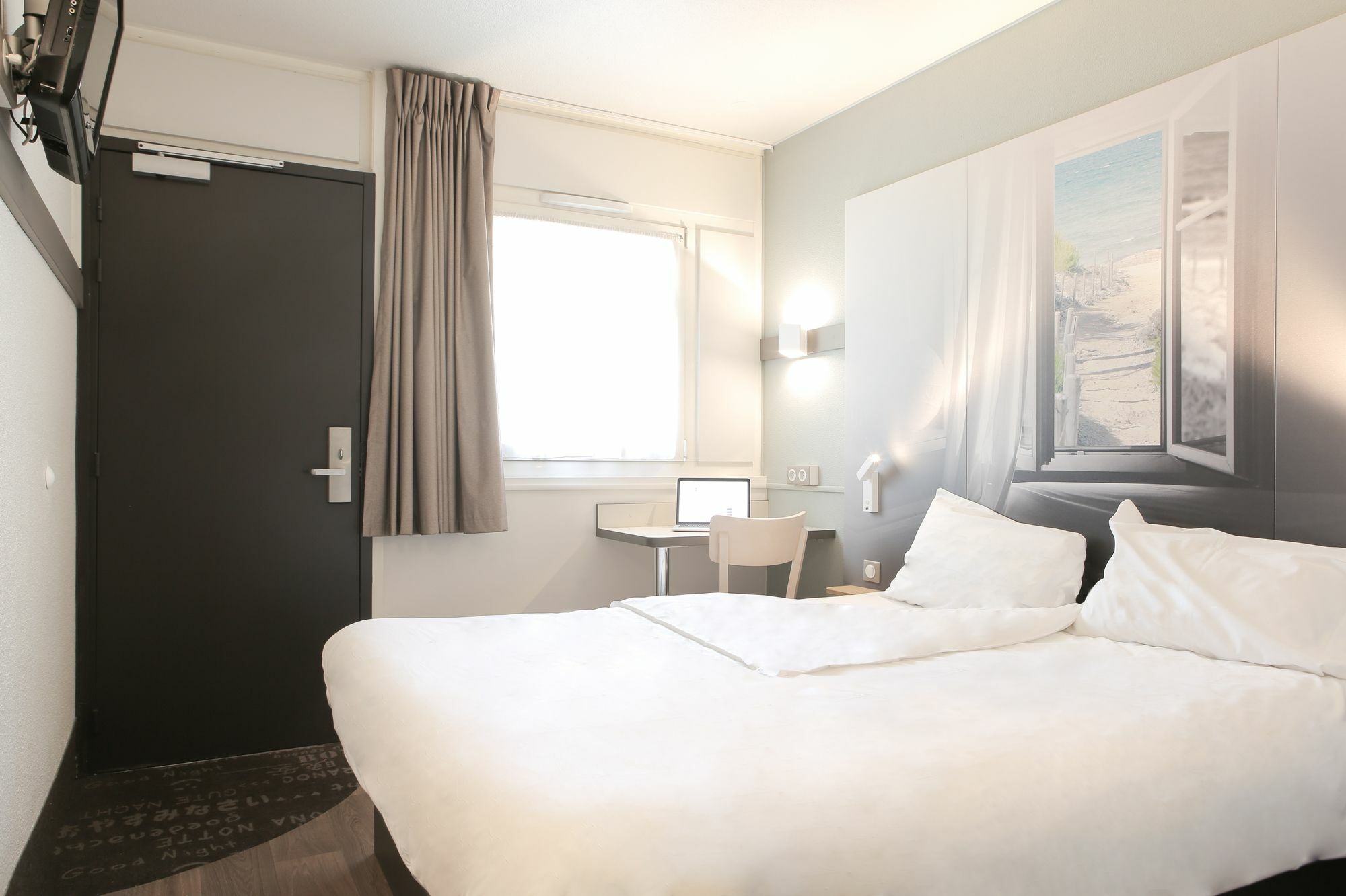B&B Hotel Йер Экстерьер фото
